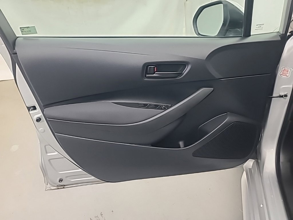 Used 2025 Toyota Corolla LE FWD image 19