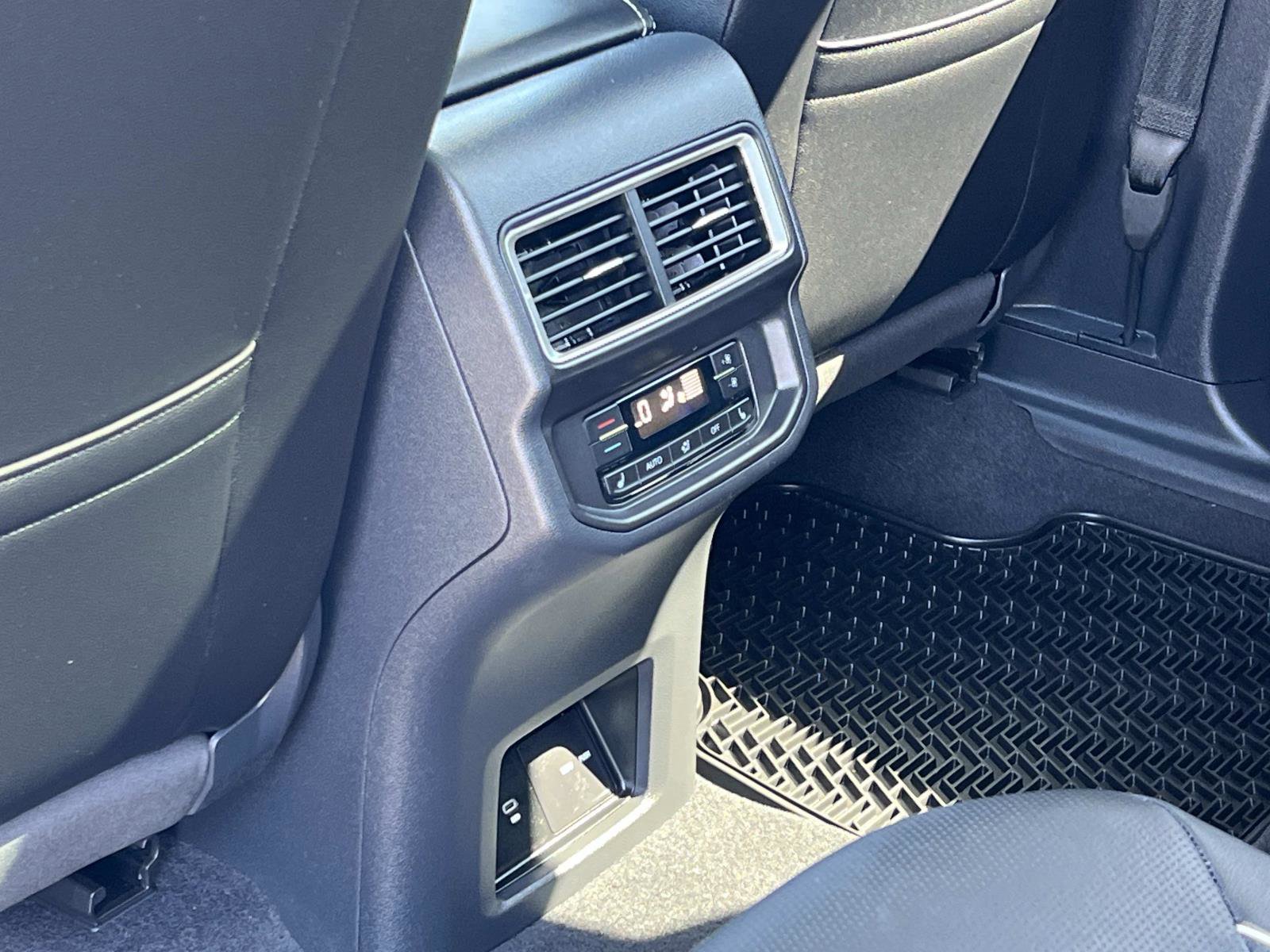 Certified 2025 Volkswagen Atlas SEL Premium R-Line image 26