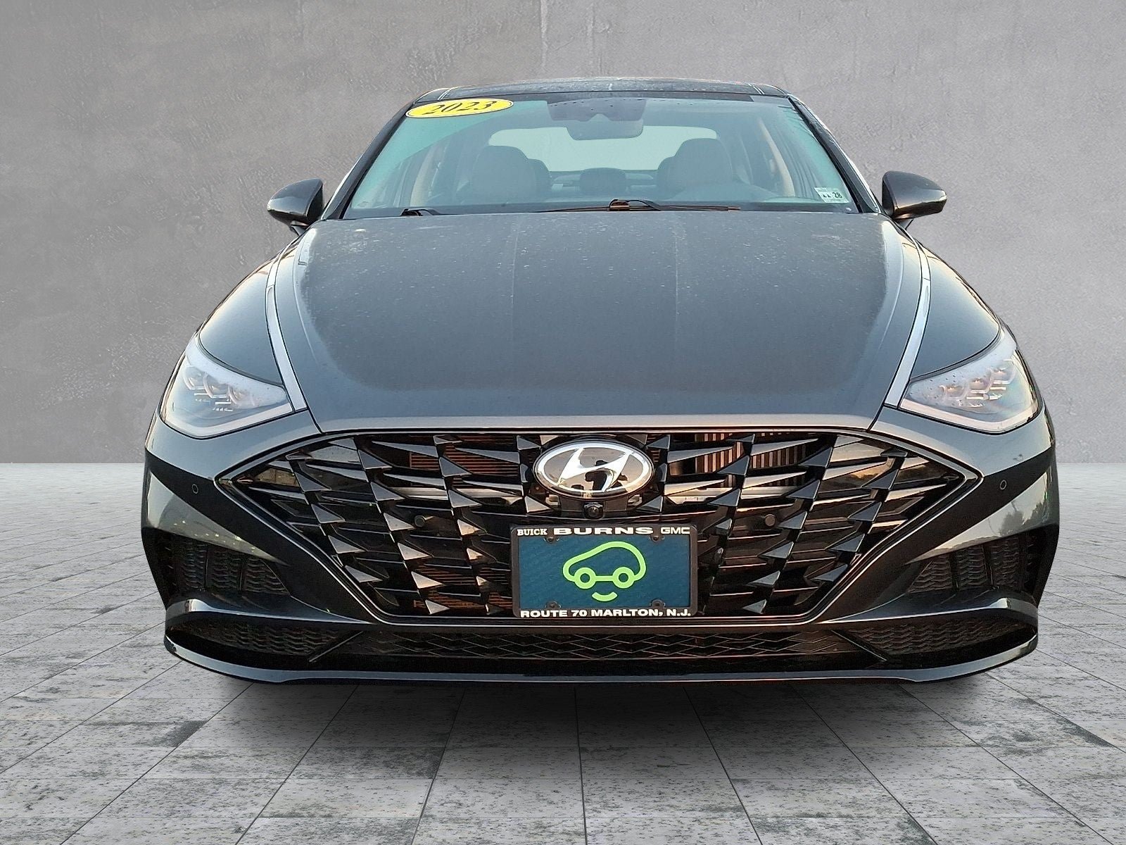 Used 2023 Hyundai Sonata Limited w/ Preferred Accessory Package FWD image 2