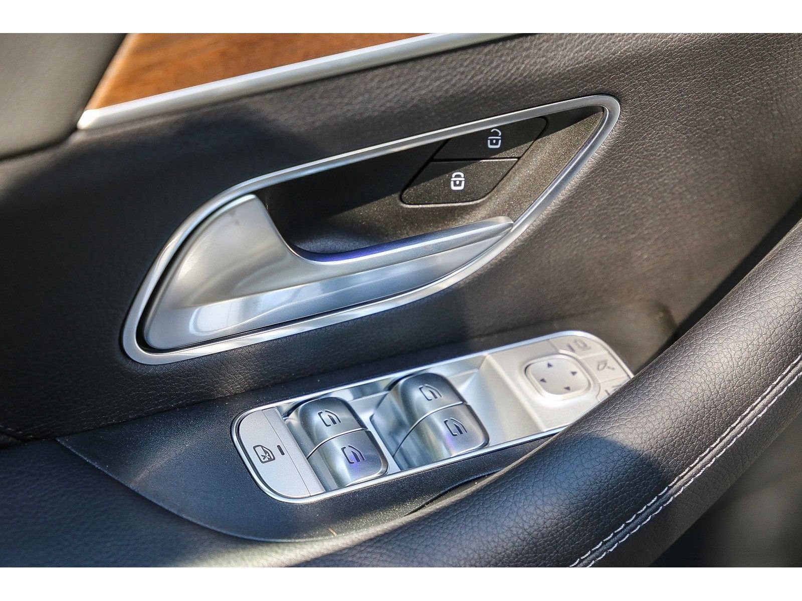 Used 2025 Mercedes-Benz GLE 580 4MATIC image 31