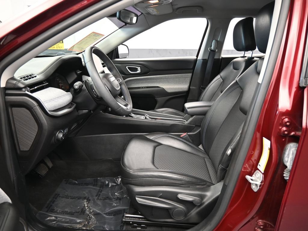 Used 2022 Jeep Compass Latitude image 11