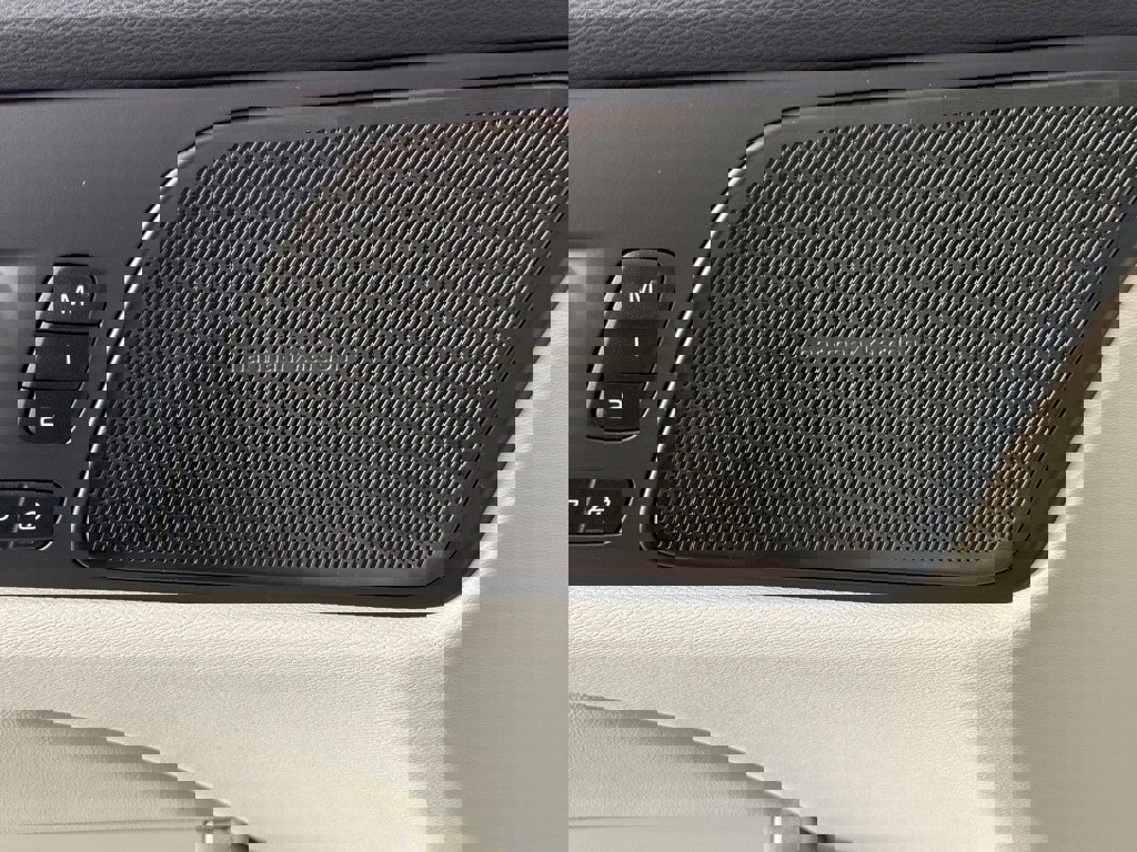 New 2024 Volvo S60 B5 Plus w/ Climate Package image 15