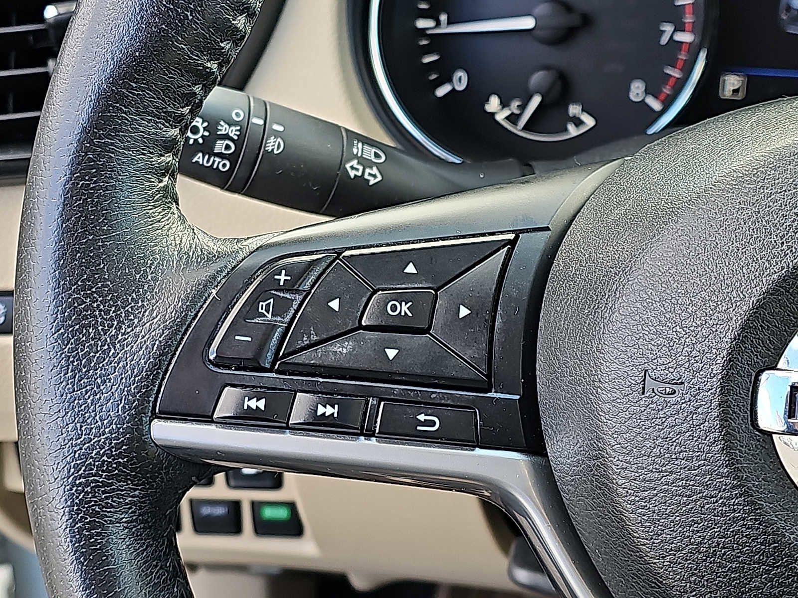 Used 2019 Nissan Rogue SL w/ Premium Package image 23