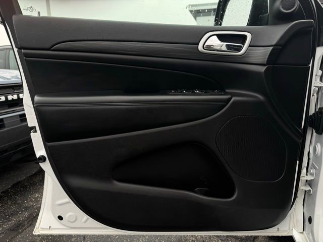 Used 2020 Jeep Grand Cherokee Altitude image 14