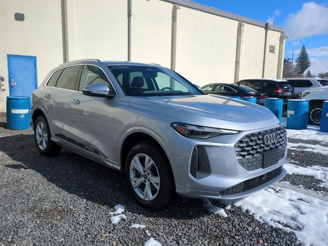 Used 2025 Audi Q5 Premium w/ Convenience Package image 3