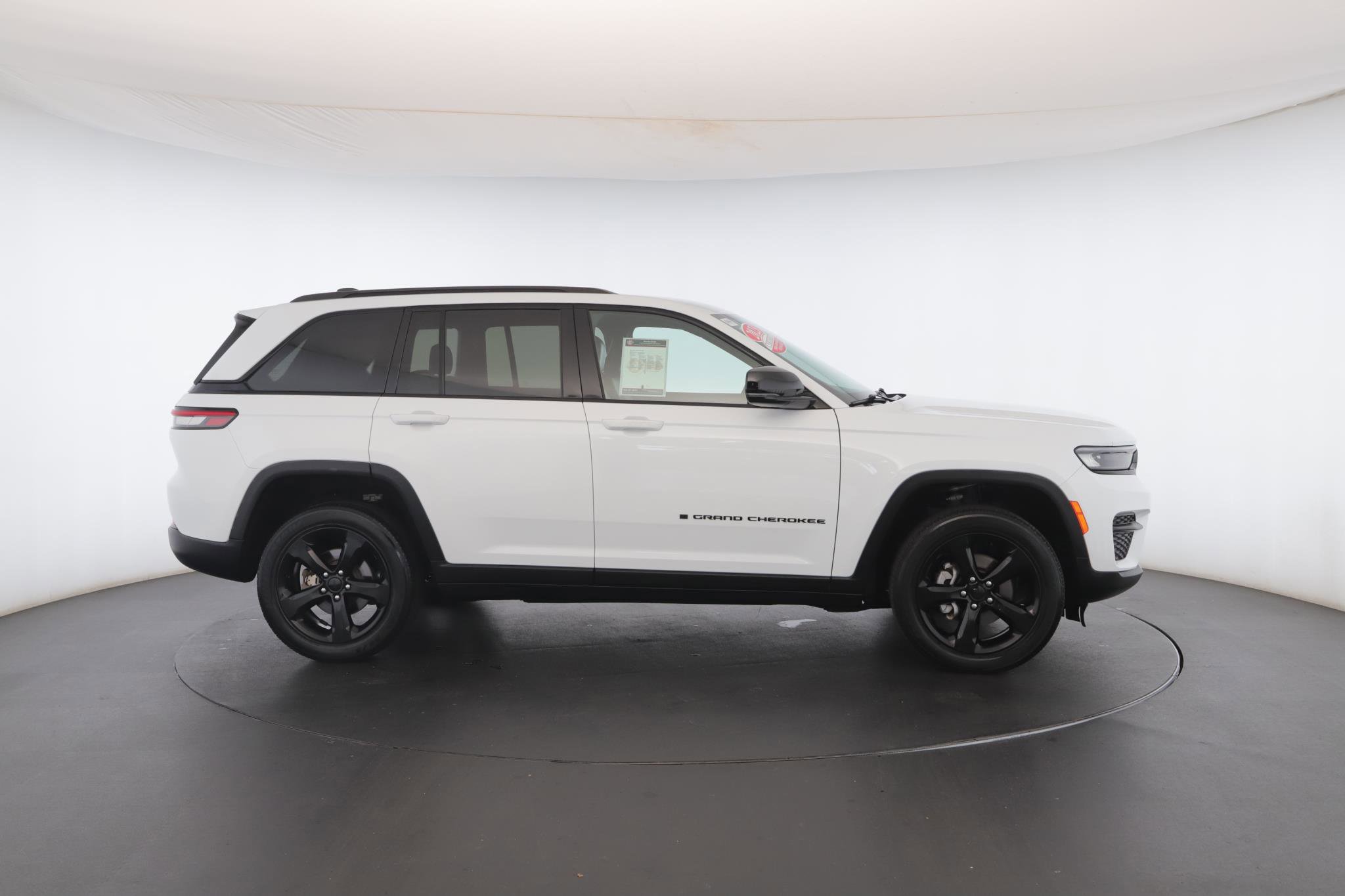 Used 2023 Jeep Grand Cherokee Altitude image 32