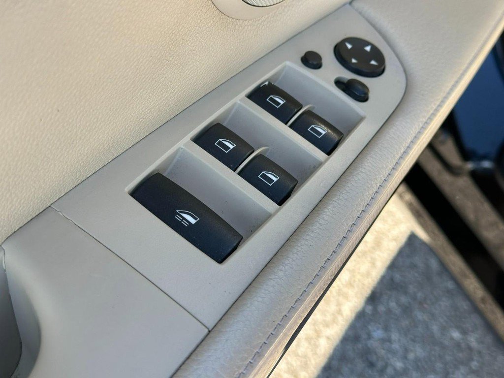 Used 2012 BMW 328i Convertible image 13