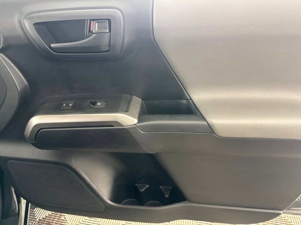 Used 2019 Toyota Tacoma SR5 AWD/4WD image 24