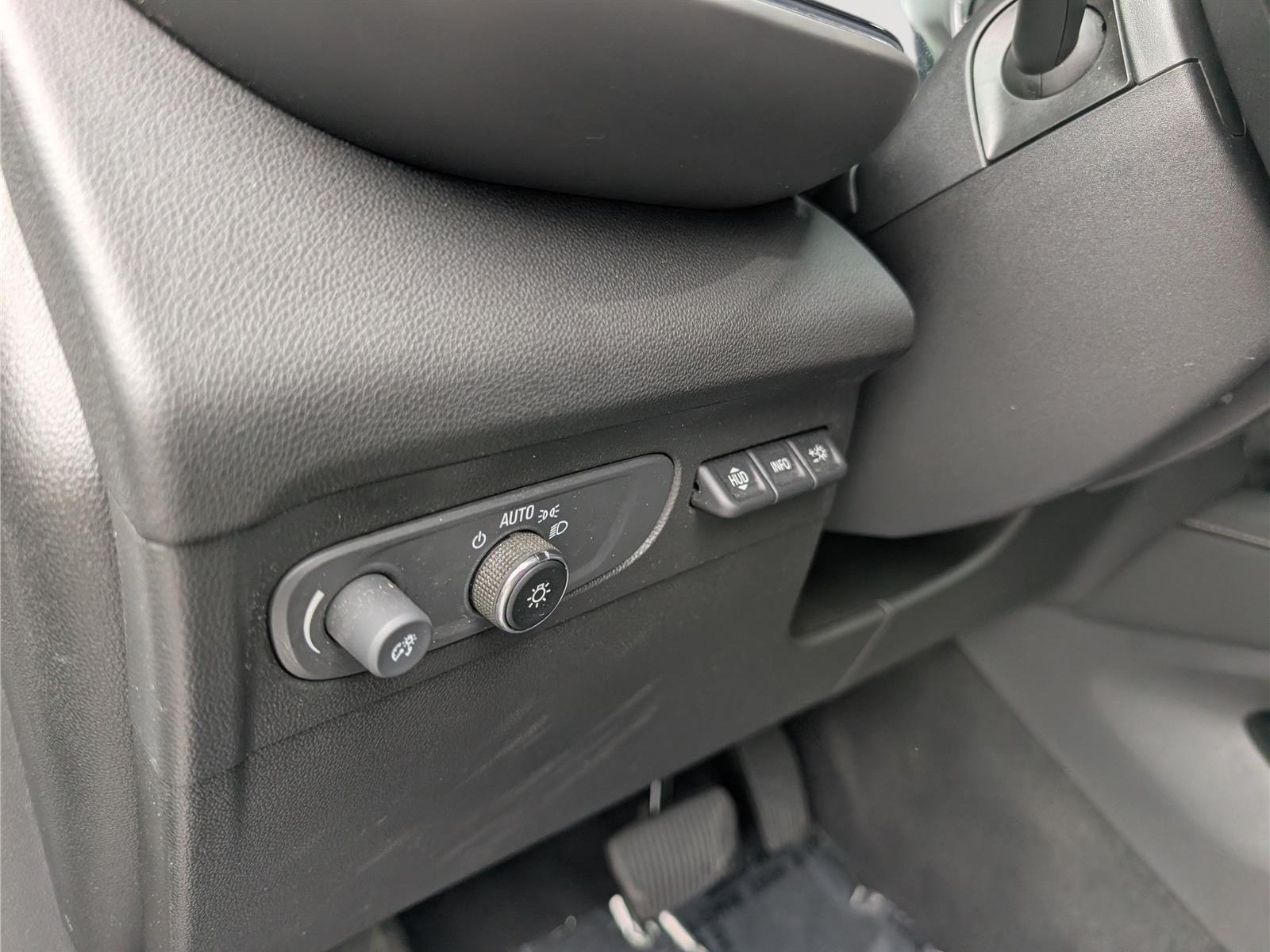 Used 2021 Buick Envision Avenir w/ Technology Package II AWD/4WD image 23