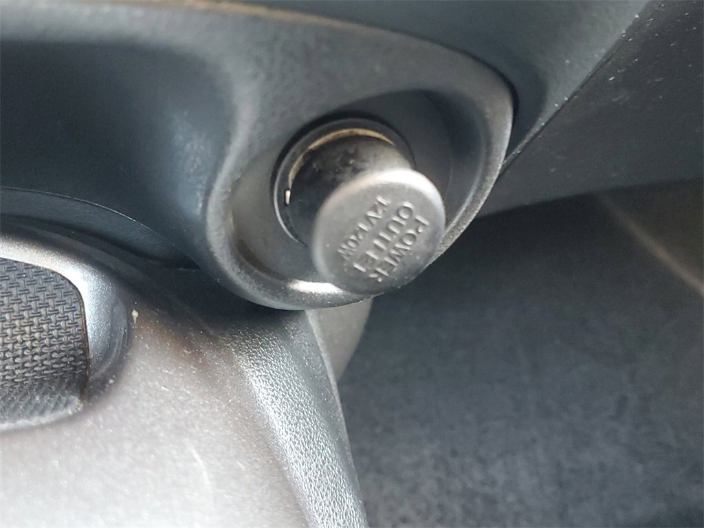 Used 2014 Nissan Juke S image 32