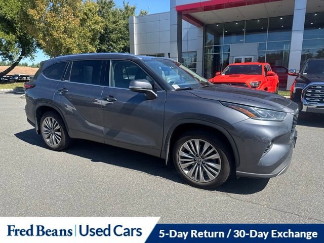 Used 2023 Toyota Highlander Platinum AWD/4WD image 3