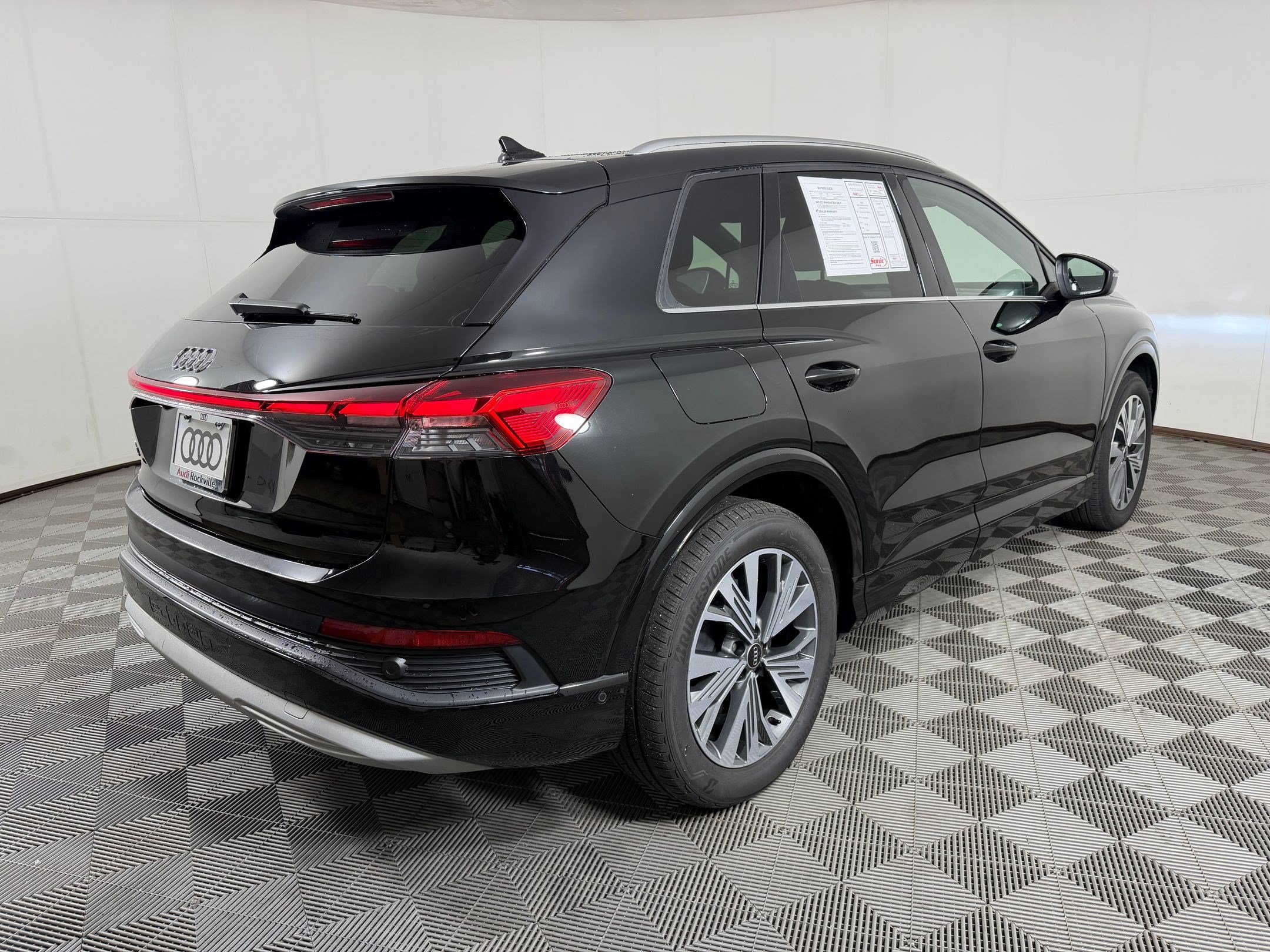 Used 2023 Audi Q4 e-tron Premium Plus w/ Premium Plus RWD image 9