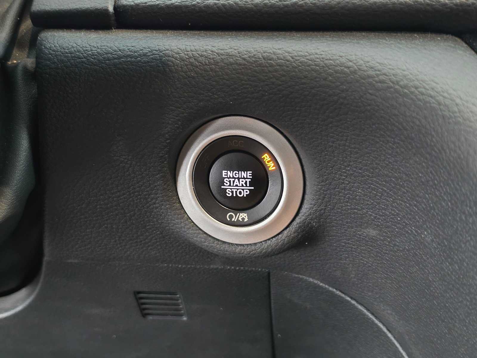 Used 2023 Chrysler Pacifica Pinnacle FWD image 31
