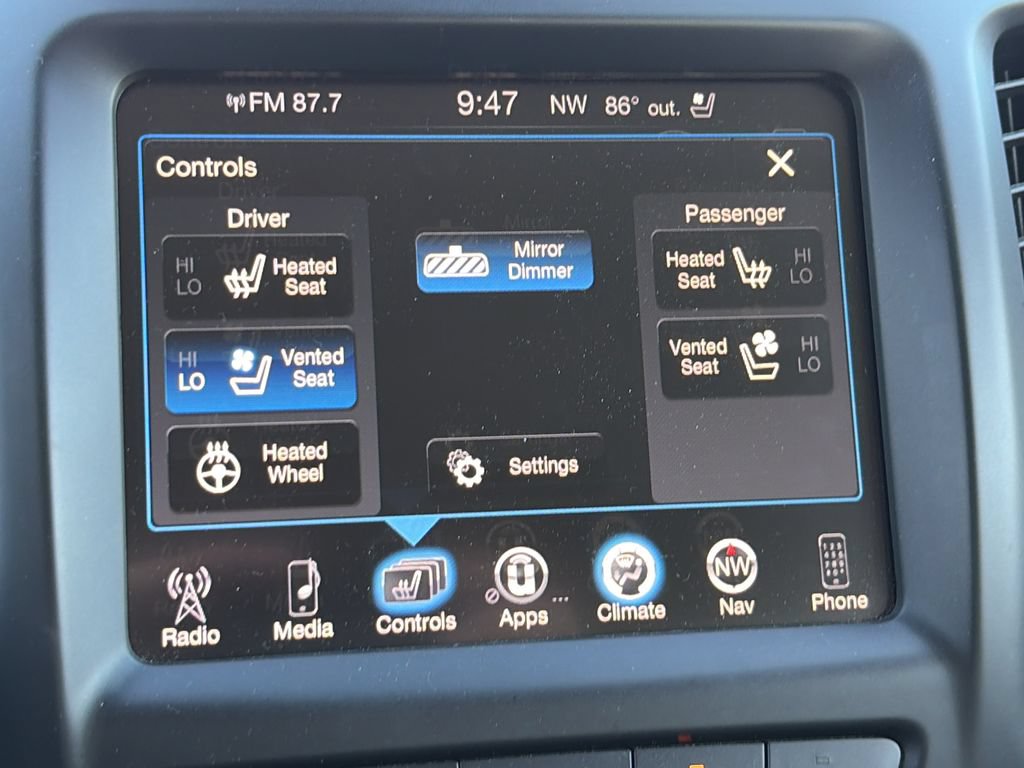 Used 2017 Jeep Cherokee Overland w/ Technology Group FWD image 18