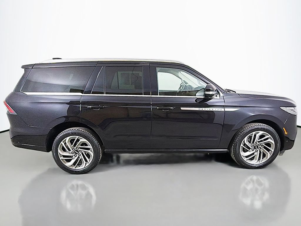 Used 2025 Lincoln Navigator Reserve AWD/4WD image 19