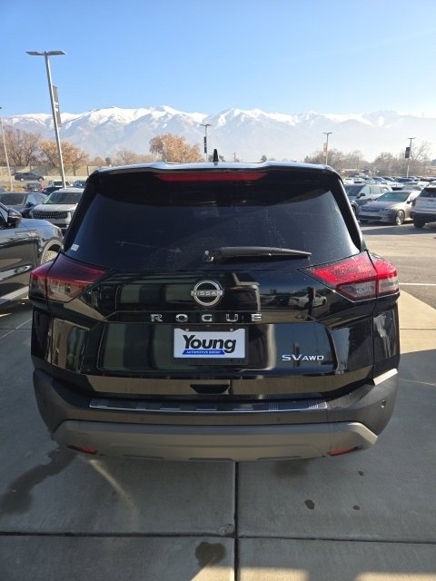 Used 2022 Nissan Rogue SV image 5