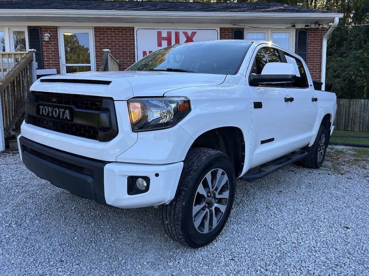 Used 2017 Toyota Tundra Limited w/ Limited Premium Package AWD/4WD image 1