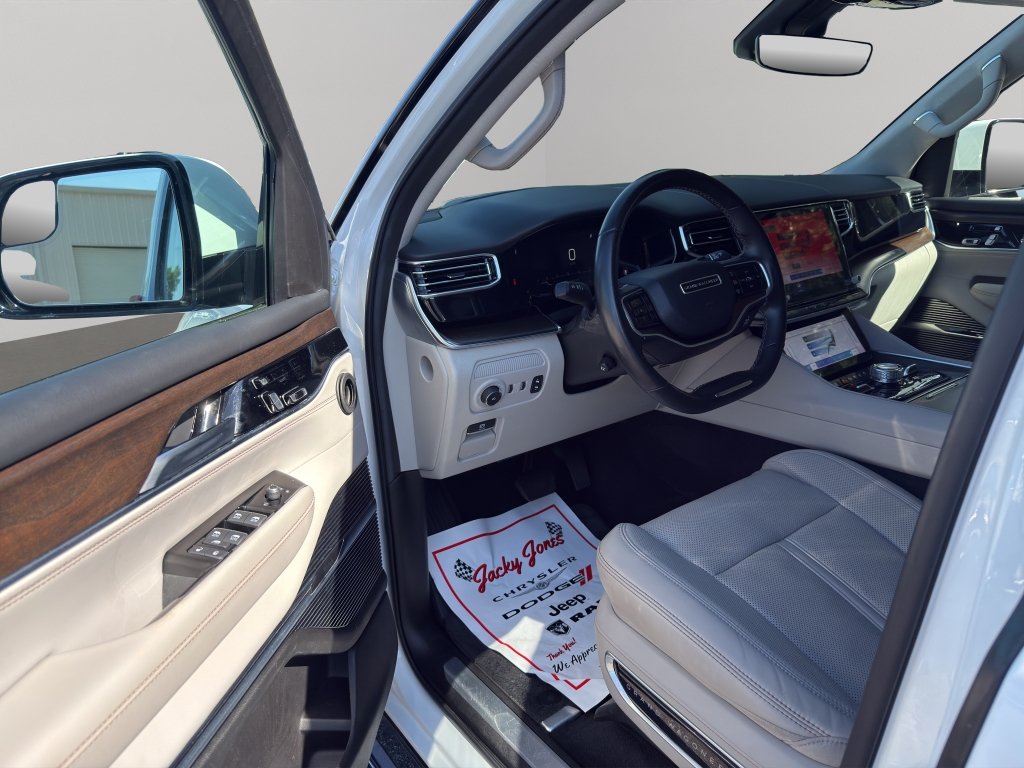 Used 2022 Jeep Grand Wagoneer Series I AWD/4WD image 5