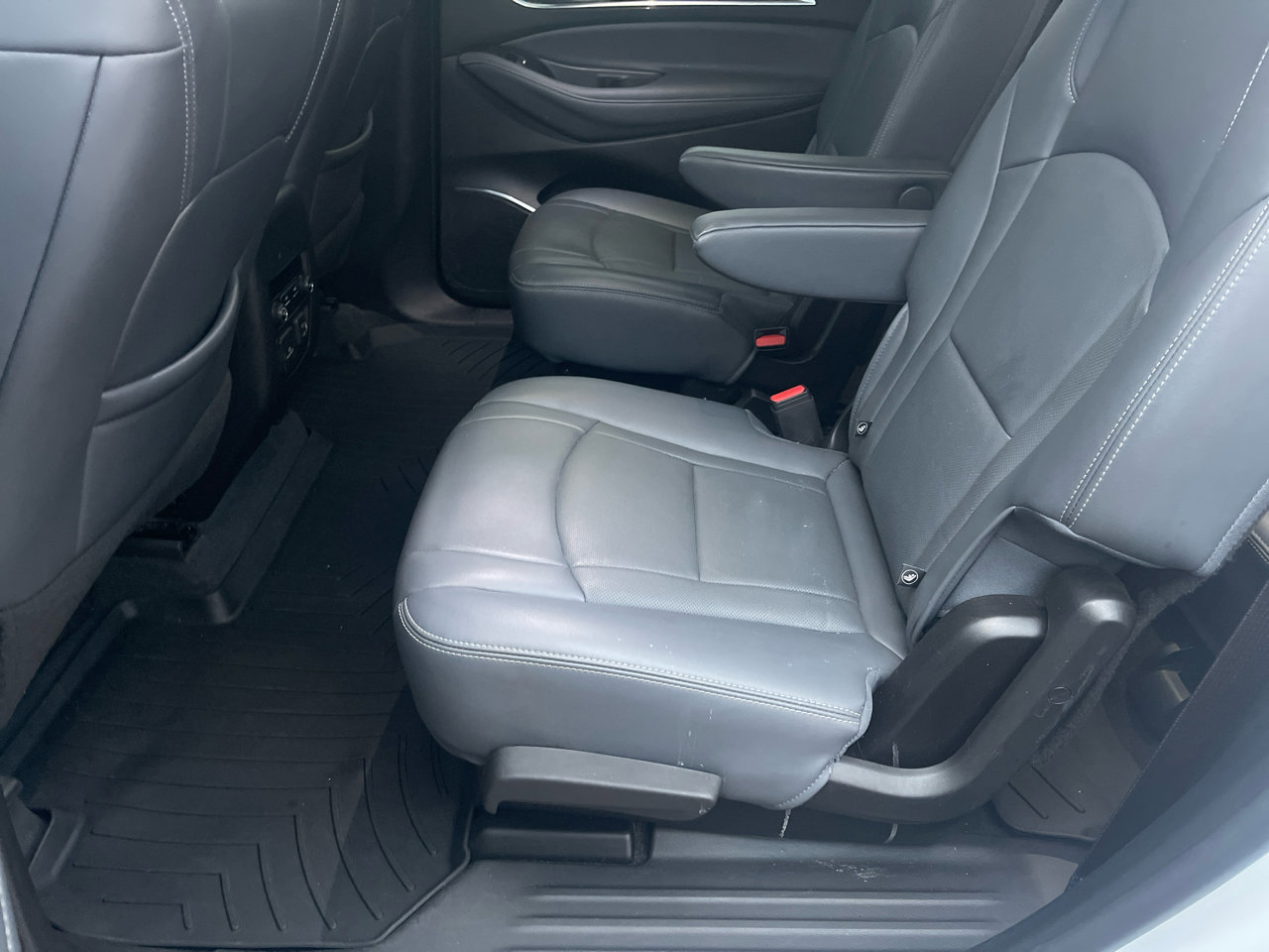 Used 2022 Buick Enclave Premium image 11