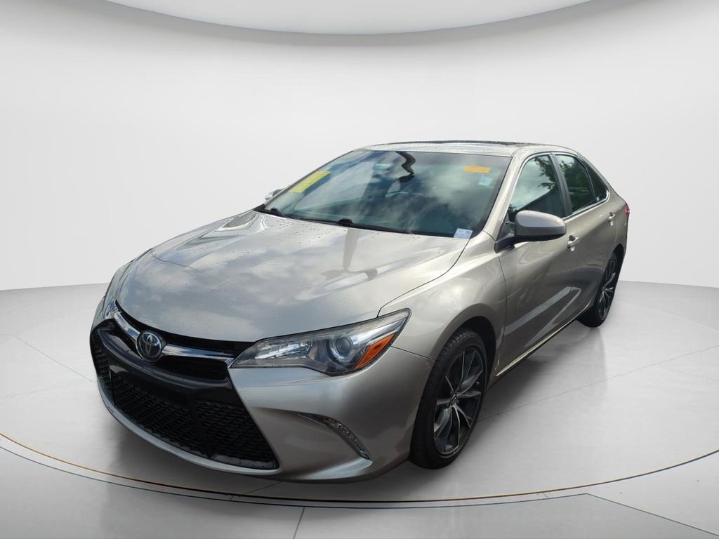 Used 2015 Toyota Camry XSE w/ Moonroof Package image 2