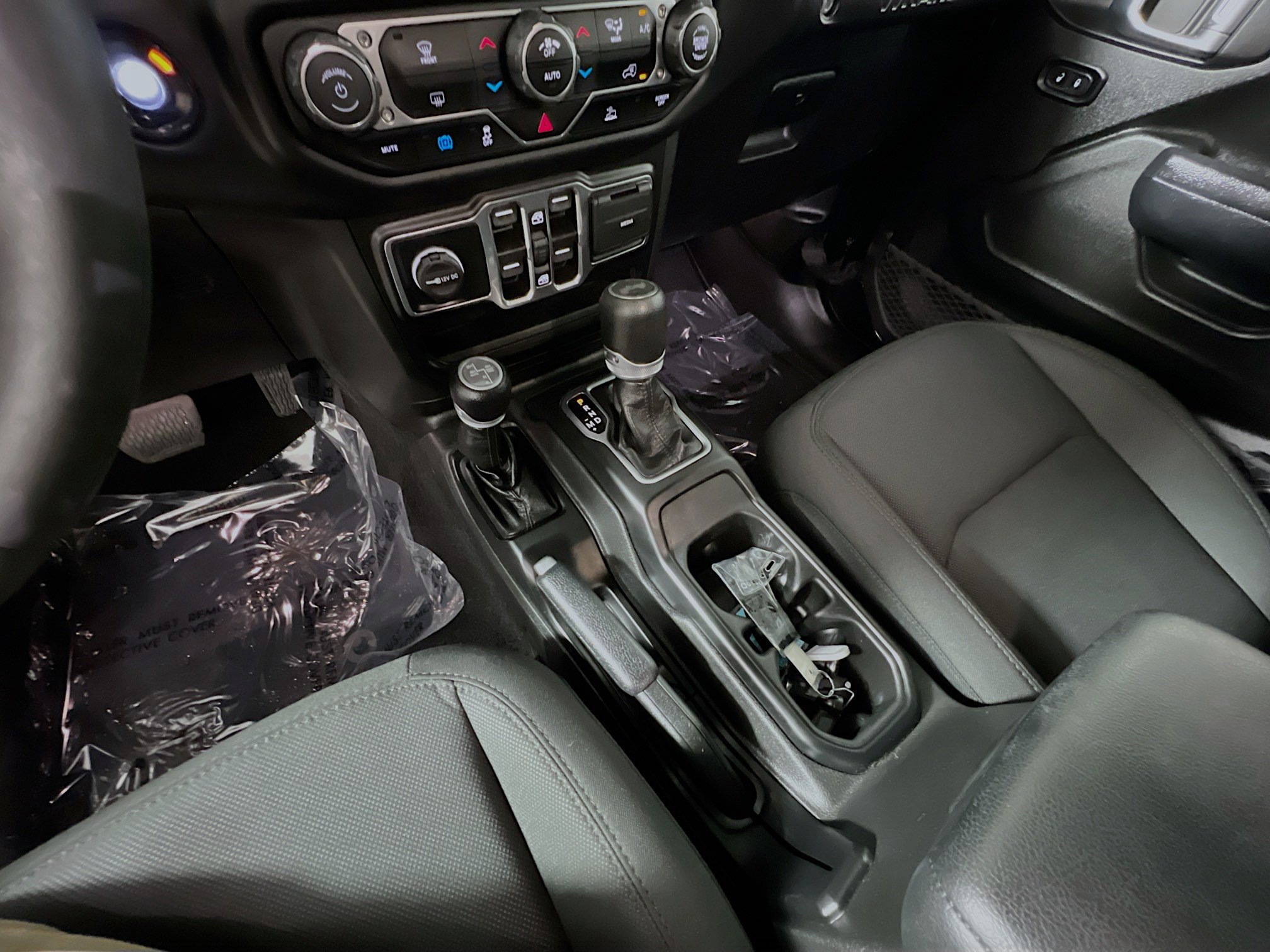 Used 2023 Jeep Wrangler Unlimited AWD/4WD image 24