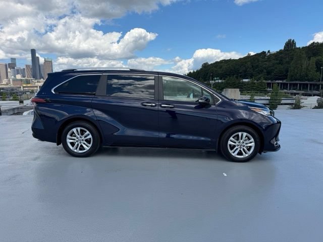 Certified 2024 Toyota Sienna Limited FWD image 3