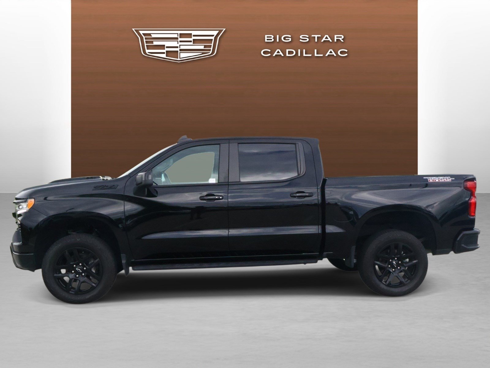 Used 2025 Chevrolet Silverado 1500 LT Trail Boss w/ Convenience Package II AWD/4WD image 2
