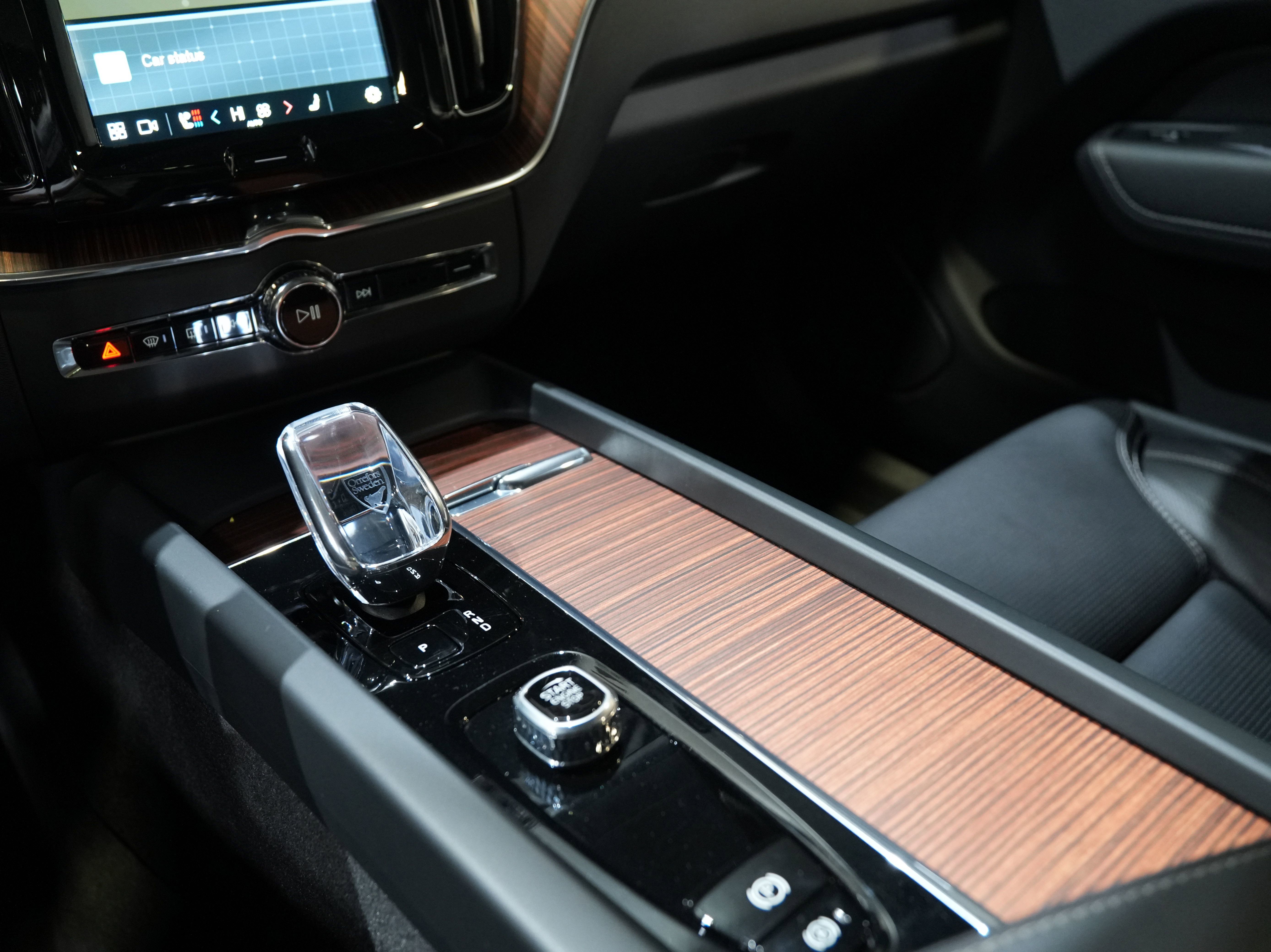 Used 2024 Volvo XC60 B5 Ultimate w/ Protection Package Premier image 45