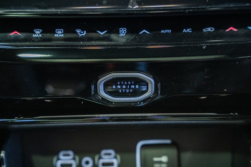 New 2026 Jeep Grand Cherokee Limited w/ Luxury Tech Group II AWD/4WD image 30