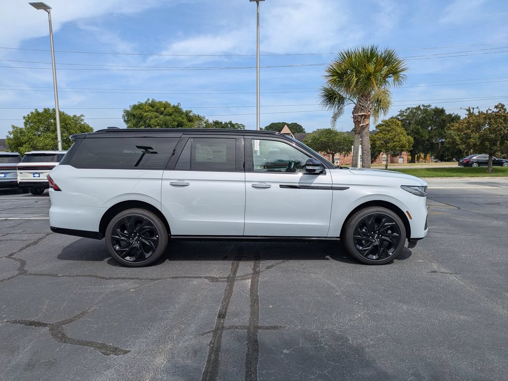 New 2026 Lincoln Navigator L Black Label AWD/4WD image 3