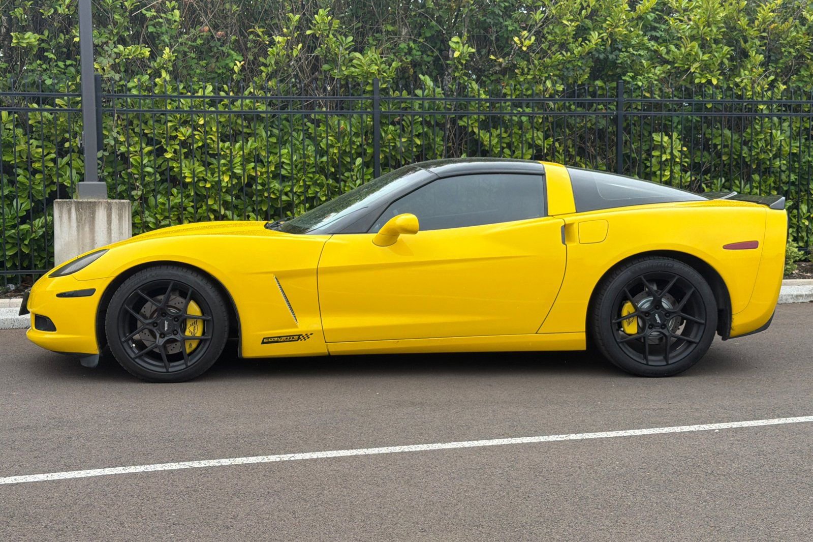 Used 2006 Chevrolet Corvette Coupe w/ Preferred Equipment Group RWD image 7