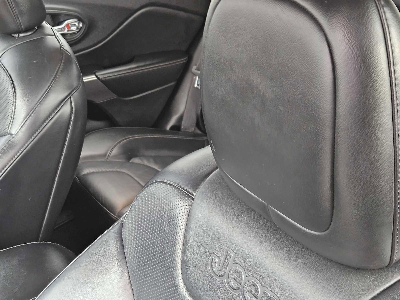 Used 2019 Jeep Cherokee Limited FWD image 15
