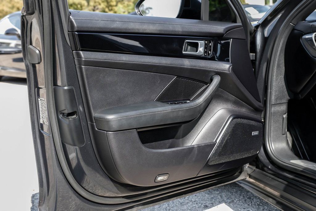 Used 2019 Porsche Panamera 4 image 38
