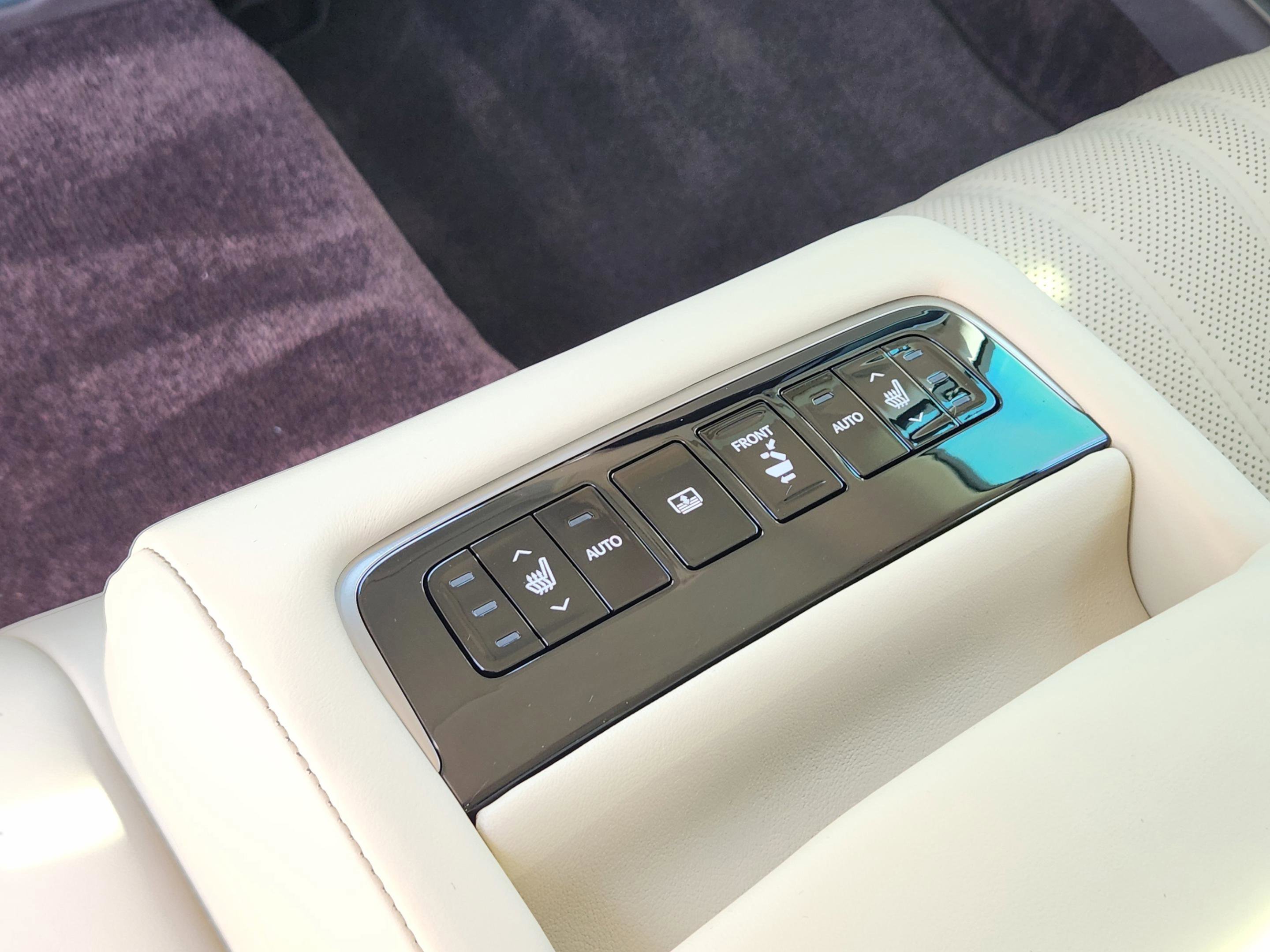 Used 2018 Lexus LS 500 w/ Interior Upgrade Package image 34