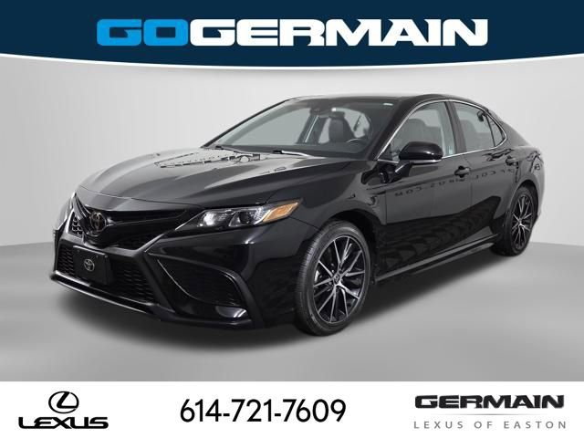 Used 2022 Toyota Camry SE image 1
