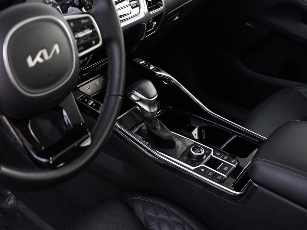 Used 2023 Kia Sorento SX image 9
