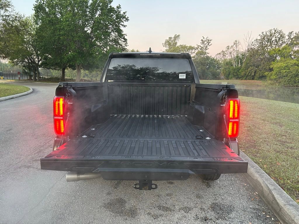 Certified 2024 Toyota Tacoma SR5 AWD/4WD image 10
