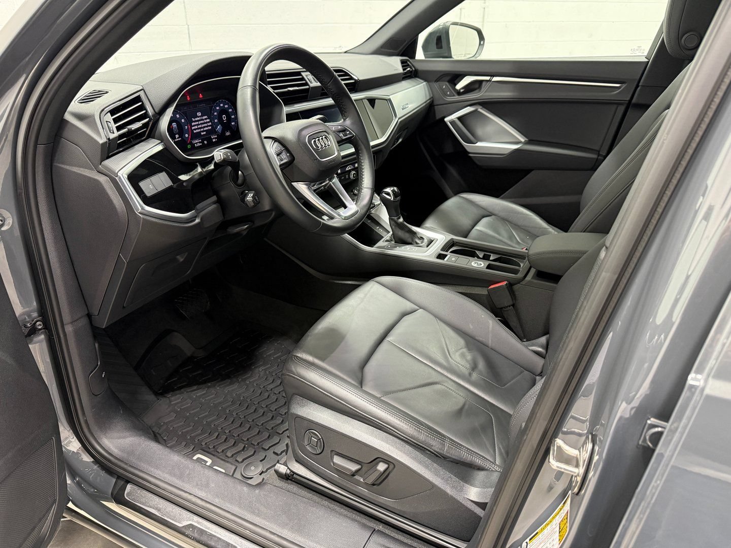 Used 2020 Audi Q3 2.0T Premium w/ Convenience Package AWD/4WD image 11