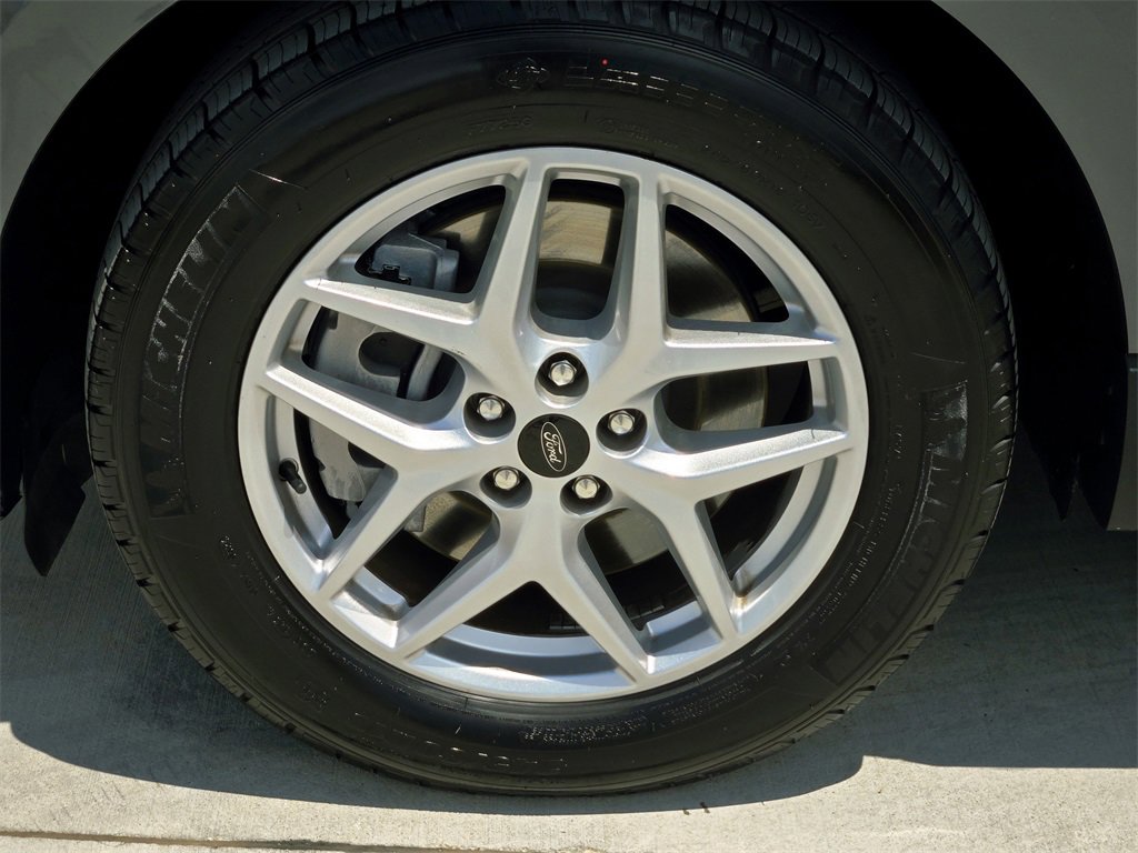 Used 2024 Ford Edge SEL image 9