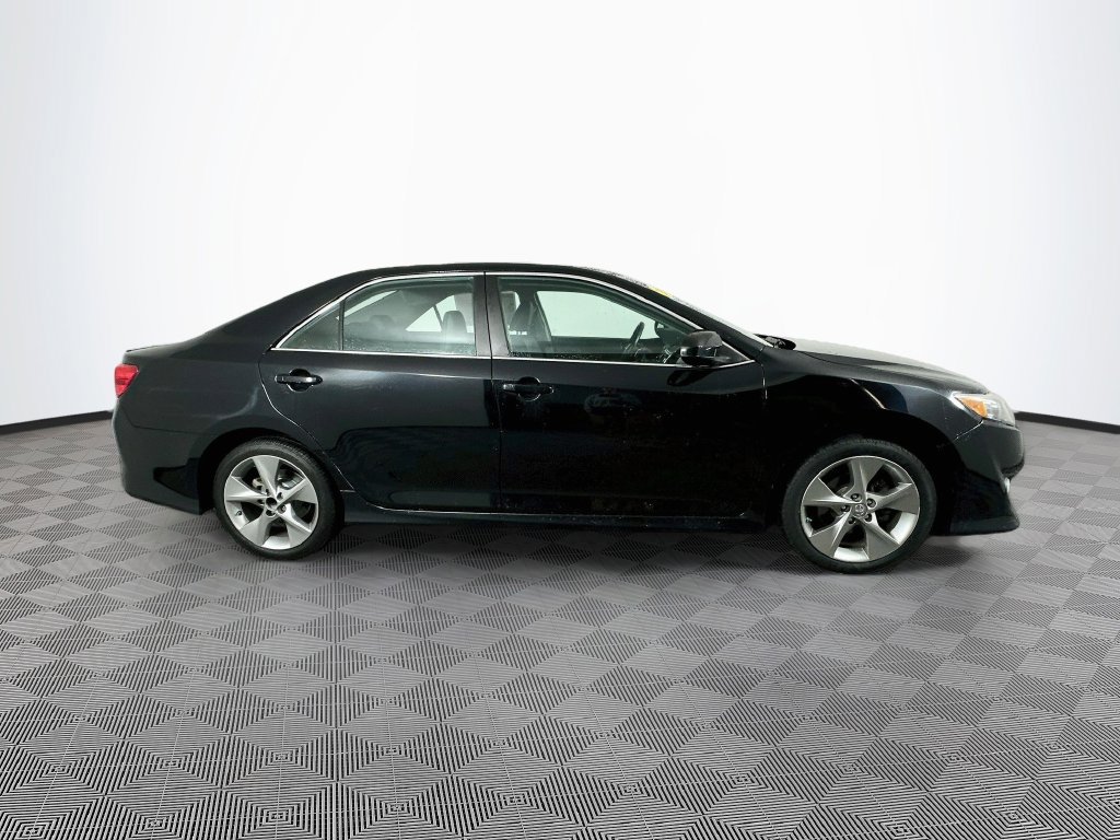Used 2014 Toyota Camry SE FWD image 11