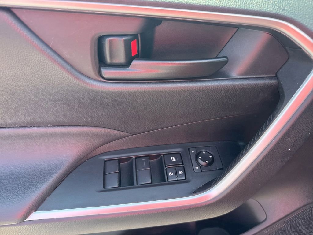 Used 2023 Toyota RAV4 LE AWD/4WD image 18