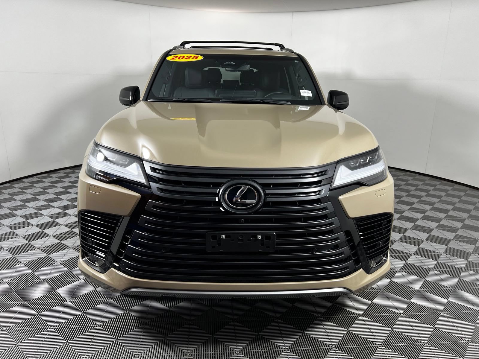 Used 2025 Lexus LX 700h Overtrail AWD/4WD image 2