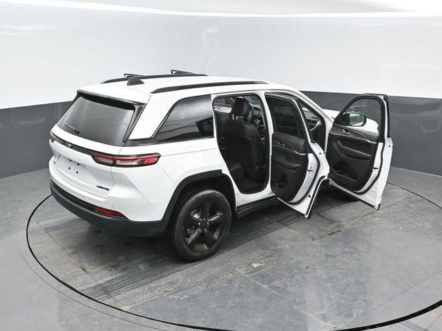 Used 2023 Jeep Grand Cherokee Limited w/ Black Appearance Package image 28