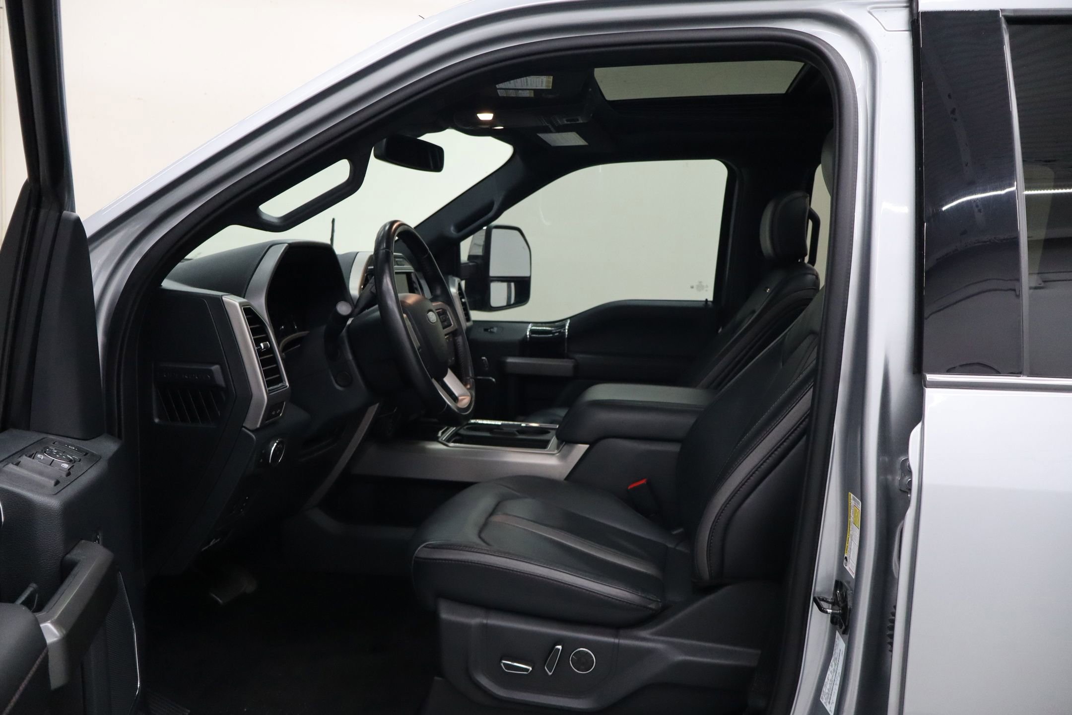 Certified 2022 Ford F250 Platinum w/ FX4 Off-Road Package image 25