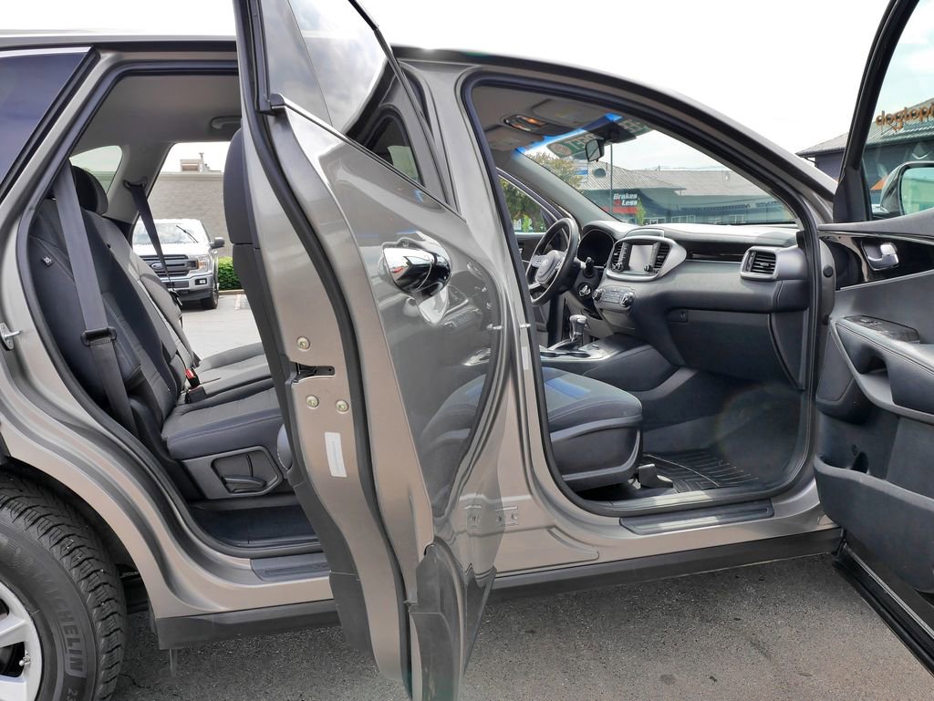 Used 2019 Kia Sorento LX AWD/4WD image 10