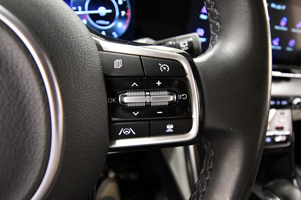 Certified 2023 Kia Carnival SX FWD image 22