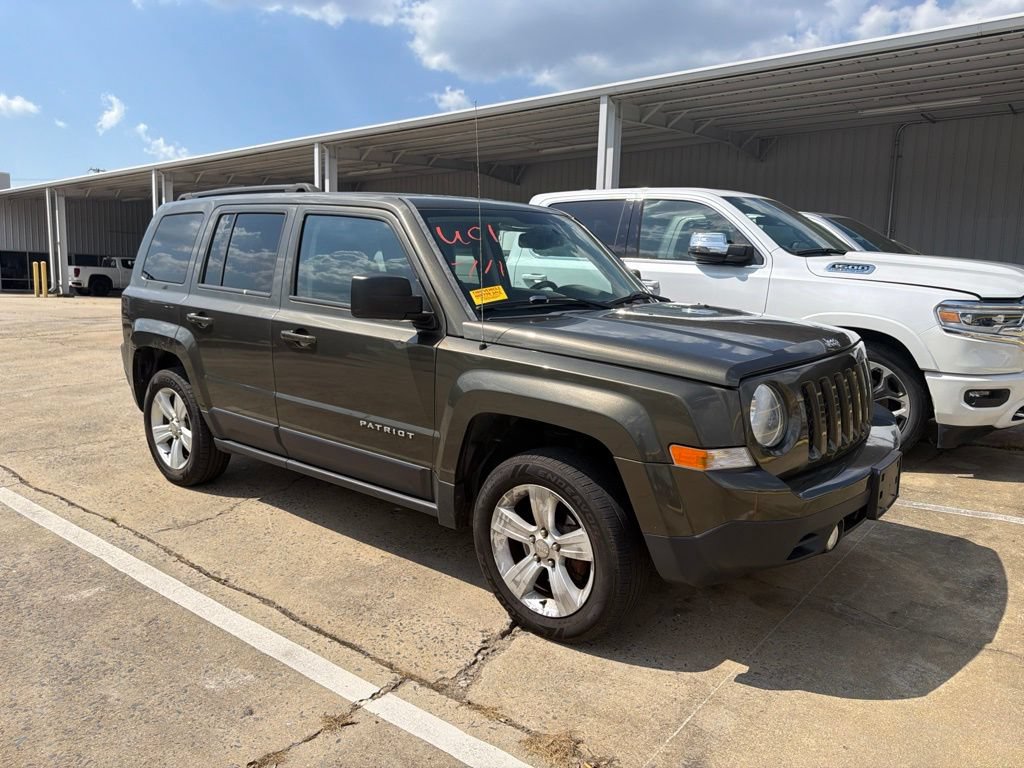 Used 2015 Jeep Patriot Latitude AWD/4WD image 2