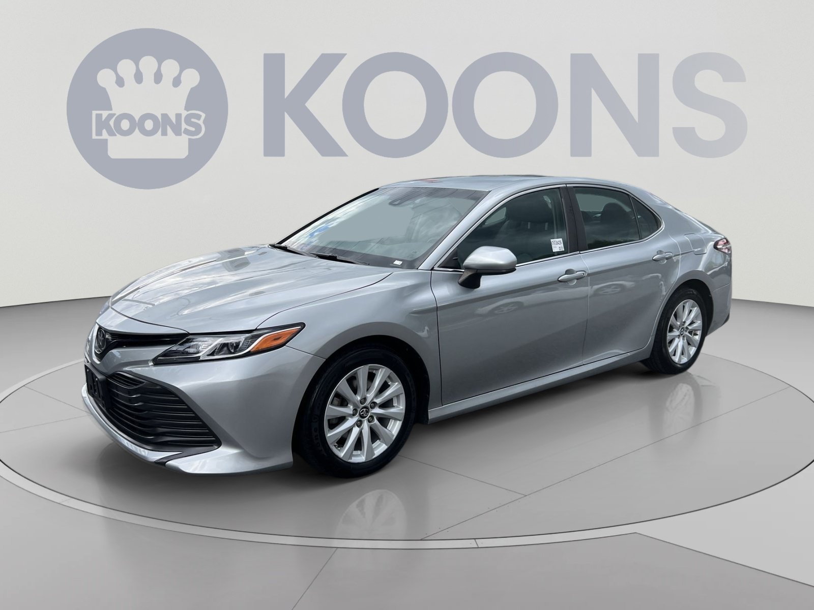 Used 2018 Toyota Camry LE FWD image 1