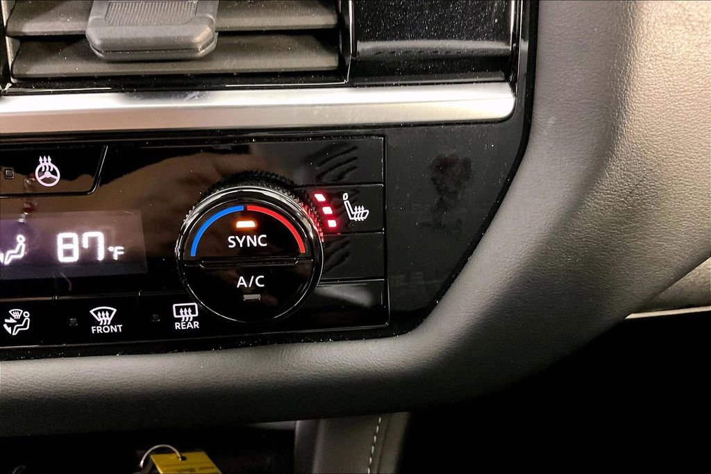 Used 2025 Nissan Pathfinder SL w/ Black Appearance Package image 34