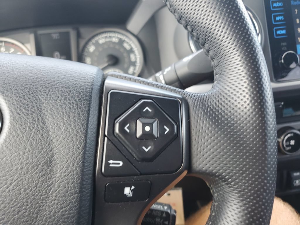 Used 2018 Toyota Tacoma TRD Sport AWD/4WD image 23